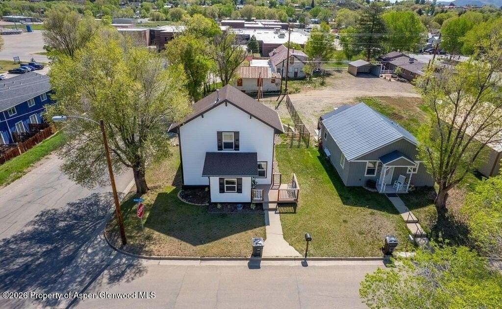 949 Breeze St - Photo 4 of 46