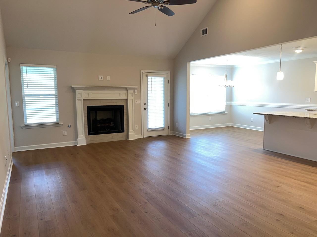 158 Atherstone St - Photo 3 of 32