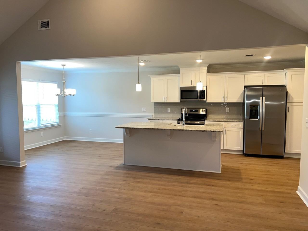 158 Atherstone St - Photo 4 of 32