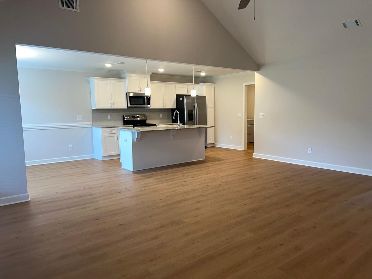 158 Atherstone St - Photo 5 of 32