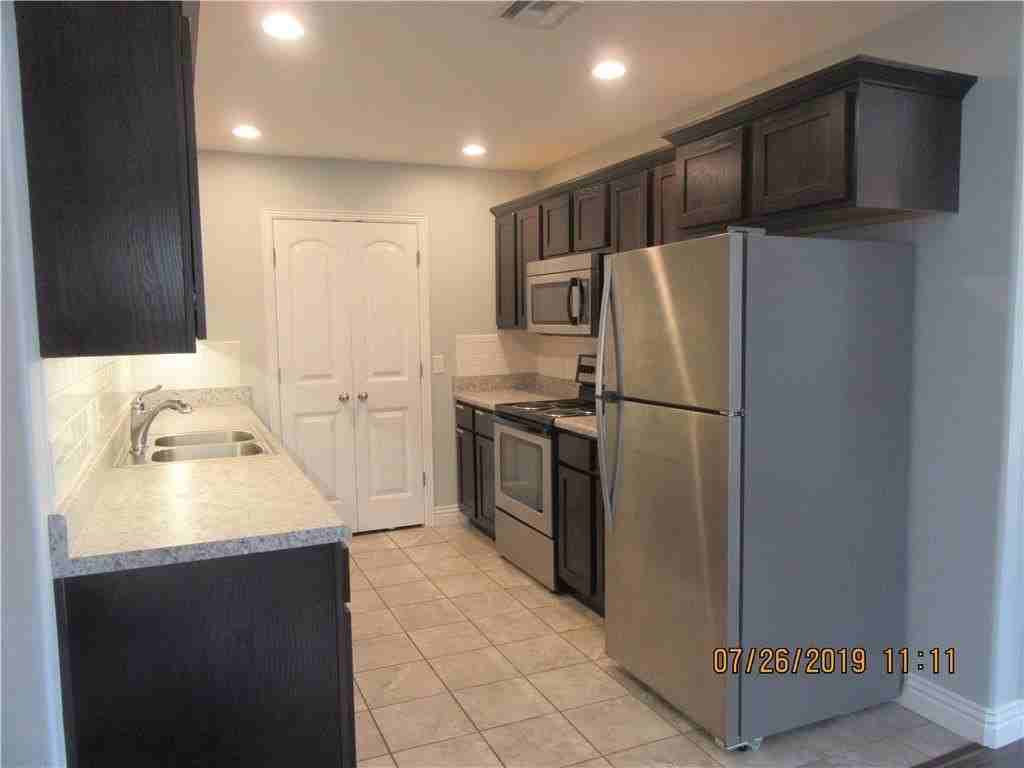 1108A S Haden St - Photo 6 of 17