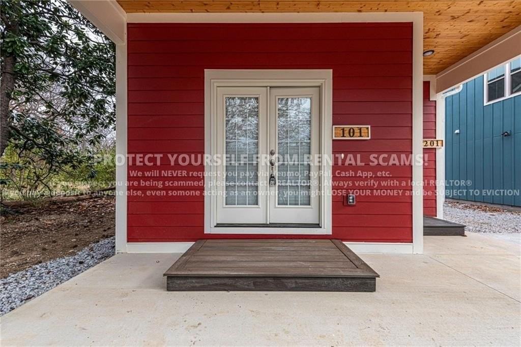 874 S Hill Ave #101 - Photo 3 of 15