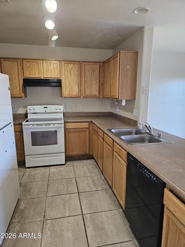 11108 W Devonshire Ave - Photo 4 of 20