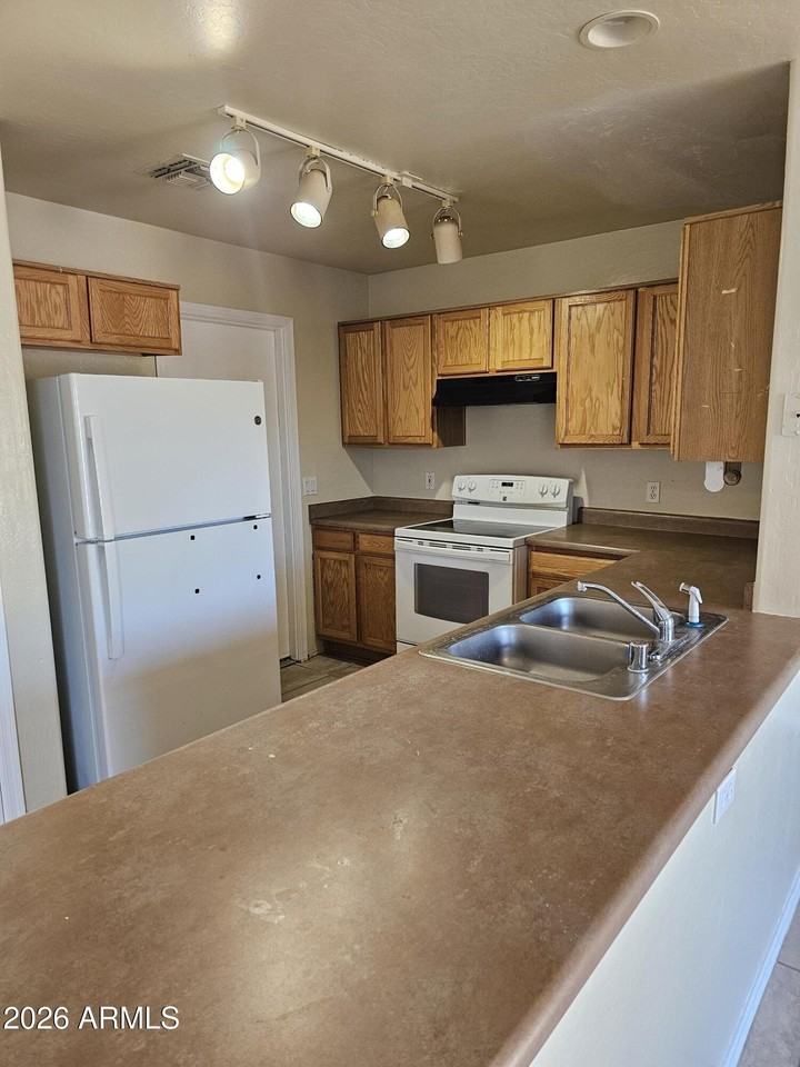 11108 W Devonshire Ave - Photo 5 of 20