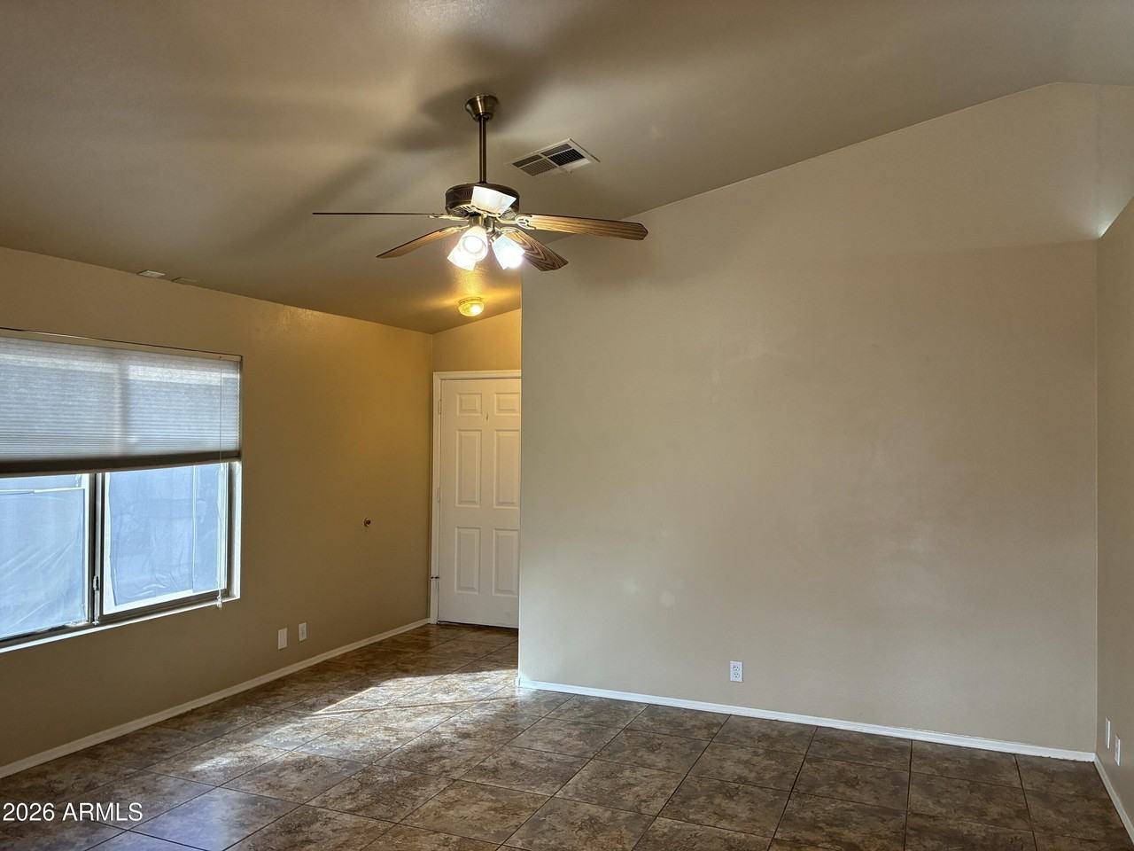 15713 W Post Dr - Photo 7 of 35