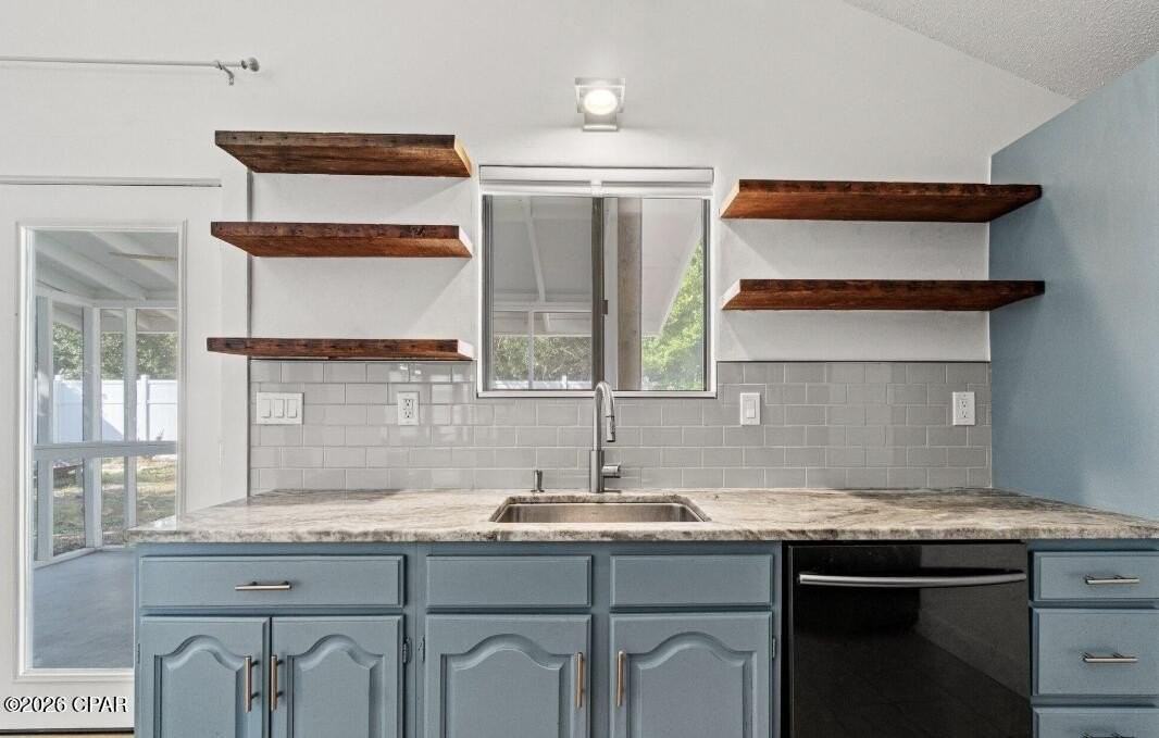 421 Oleander Cir - Photo 4 of 17