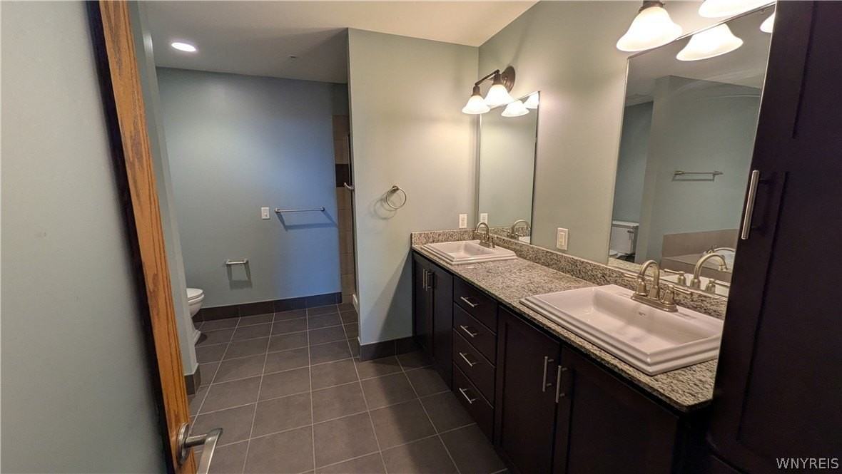 149 Swan St Unit 404 - Photo 2 of 17