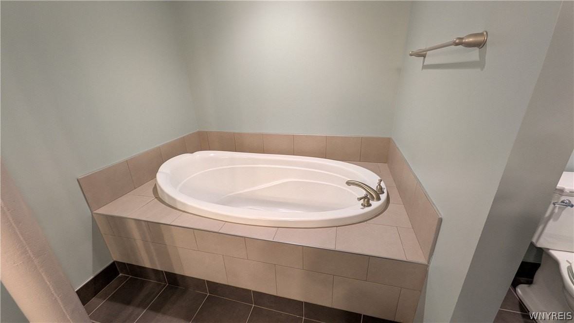 149 Swan St Unit 404 - Photo 3 of 17