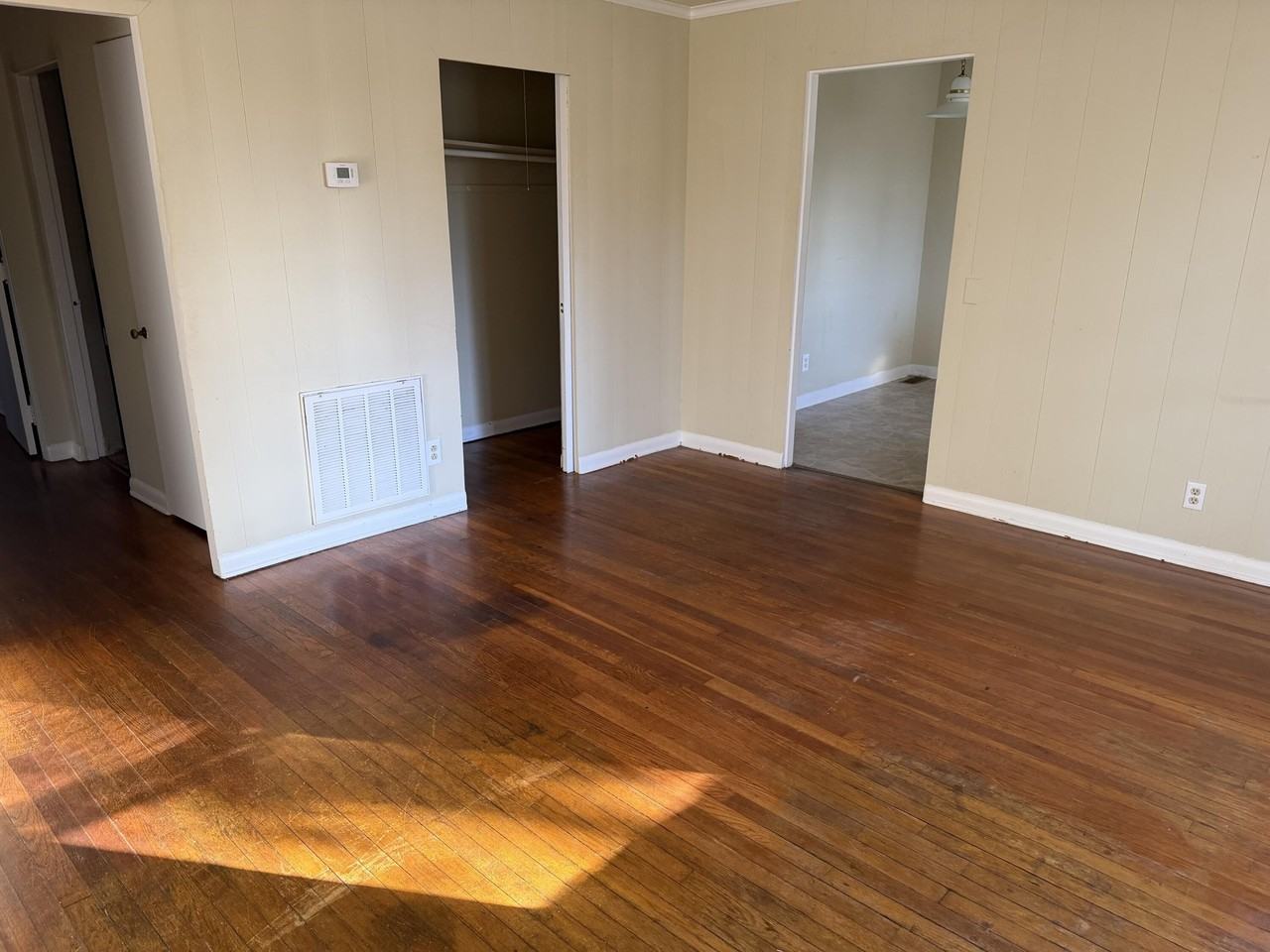 948 James Blvd - Photo 3 of 14