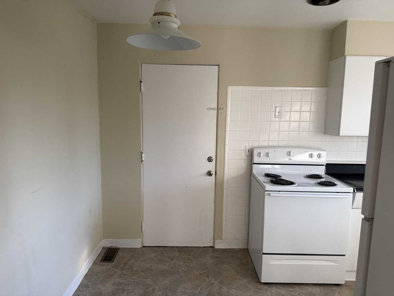 948 James Blvd - Photo 5 of 14