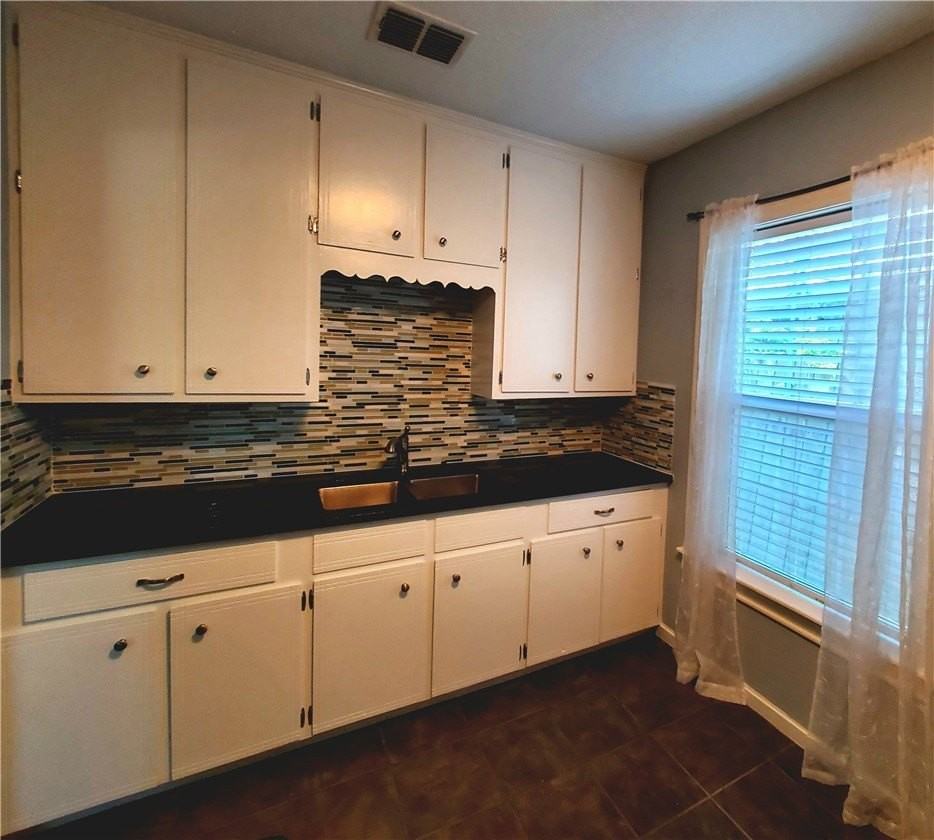 2806 Topeka St - Photo 4 of 9