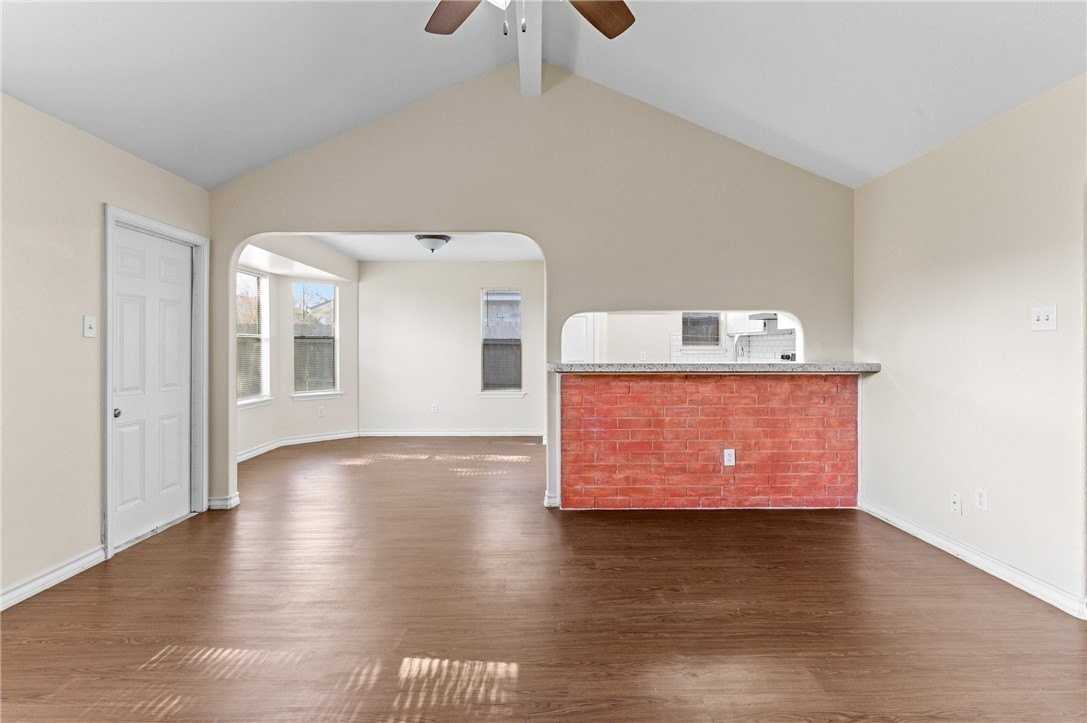 2806 Victoria Park Dr - Photo 6 of 22