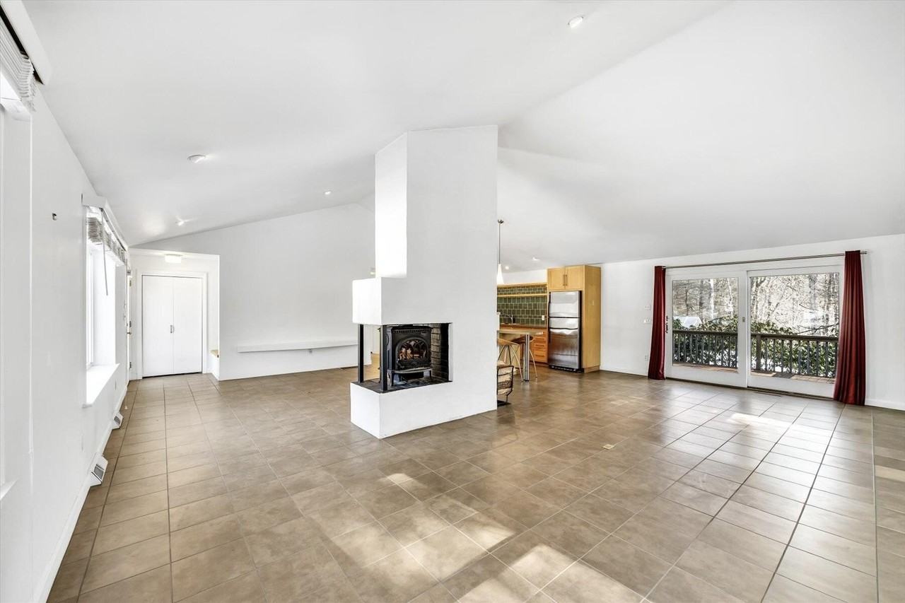 44 Susan Ln - Photo 4 of 27