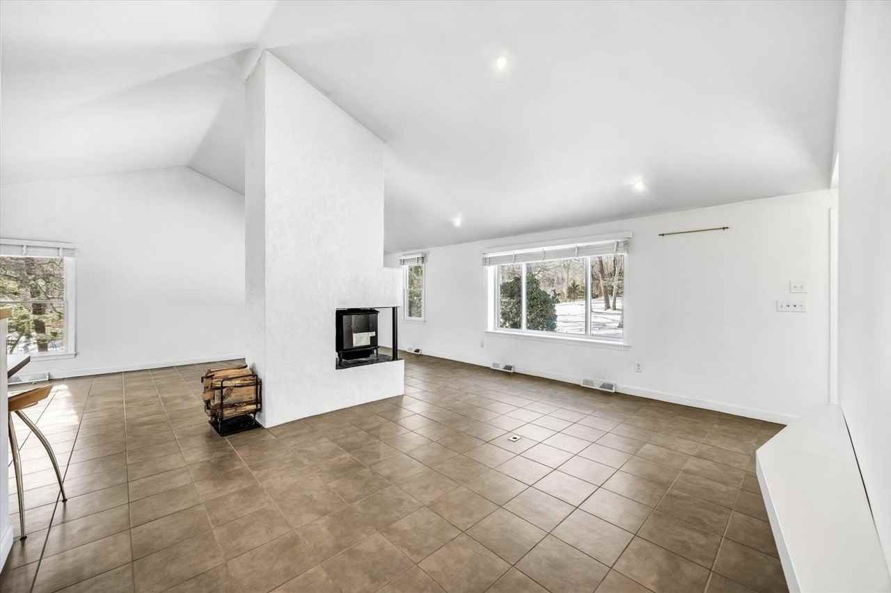 44 Susan Ln - Photo 6 of 27