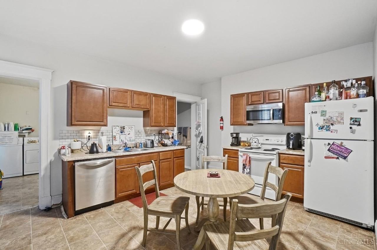 2357 Victor St - Photo 7 of 38