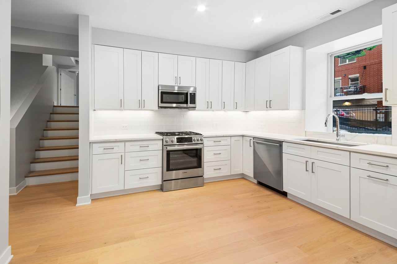 4637 N Ashland Ave #103 - Photo 3 of 25