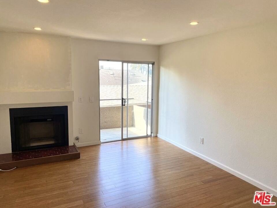 1083 1/2 W Kensington Rd - Photo 2 of 15