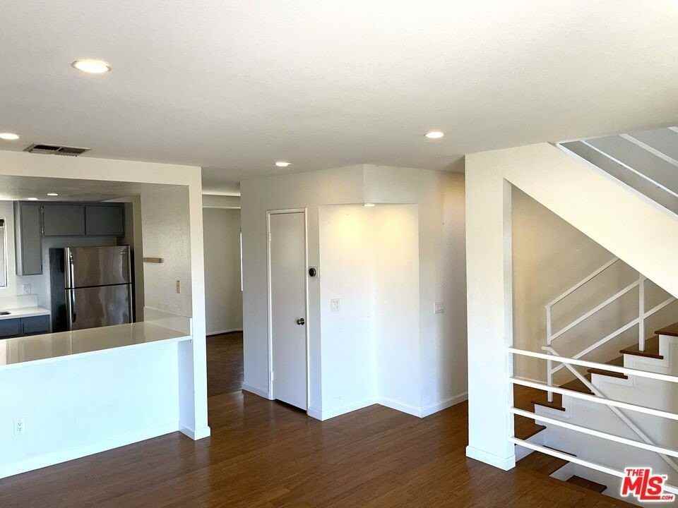 1083 1/2 W Kensington Rd - Photo 3 of 15