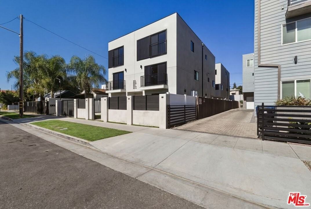 14165 Erwin St - Photo 2 of 18