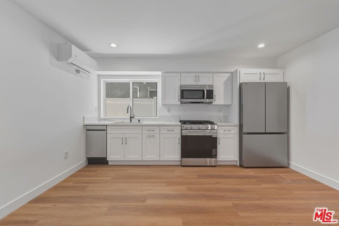 14165B Erwin St - Photo 4 of 14