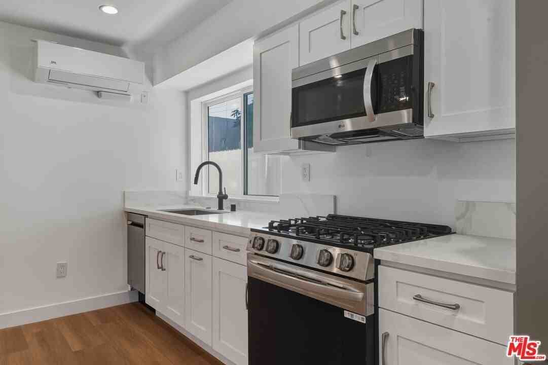 14165B Erwin St - Photo 5 of 14