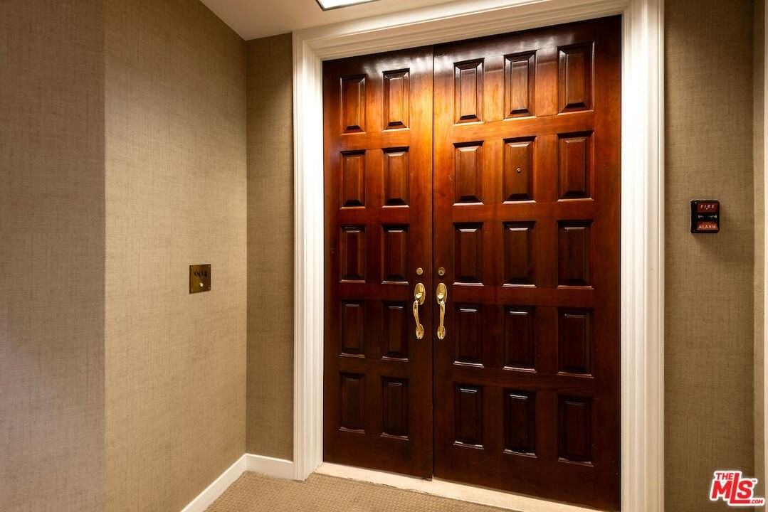 10550 Wilshire Blvd Apt 904 - Photo 3 of 29