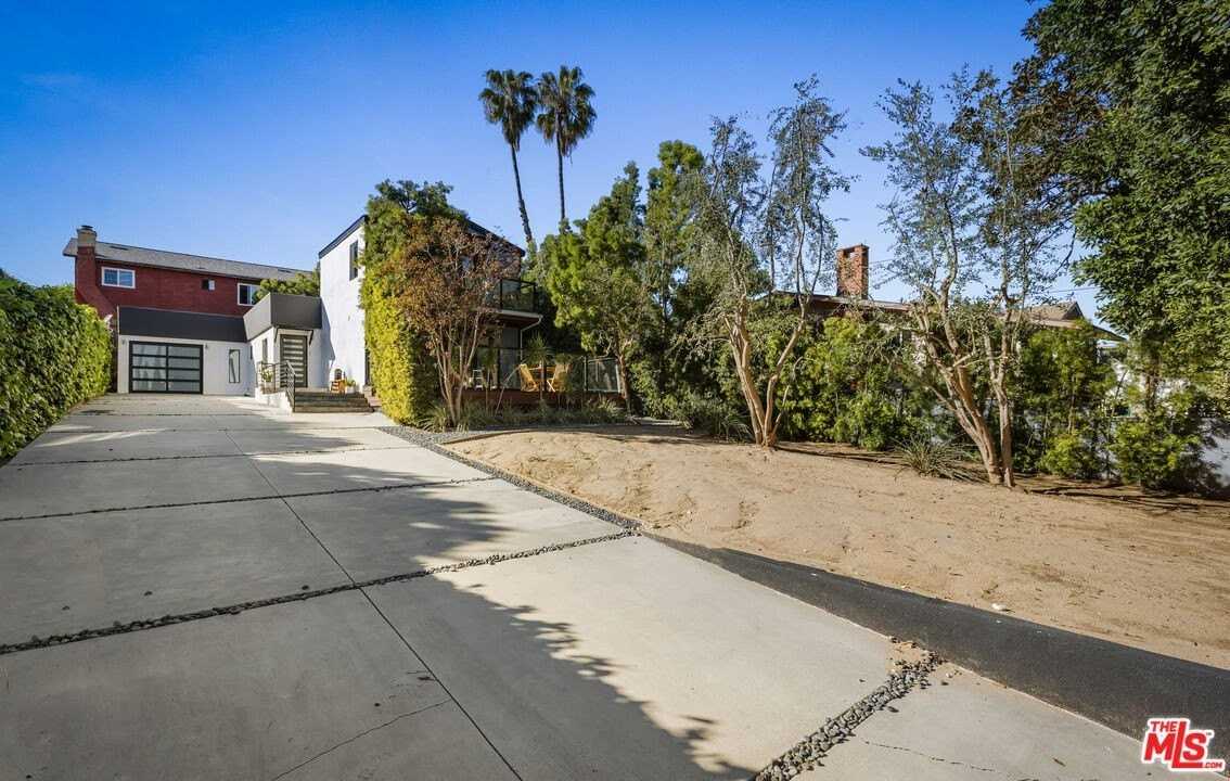 1057 N Avenue 49 - Photo 4 of 47