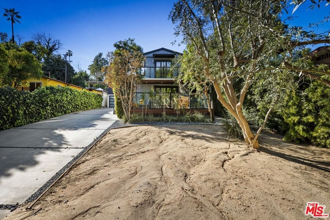 1057 N Avenue 49 - Photo 5 of 47