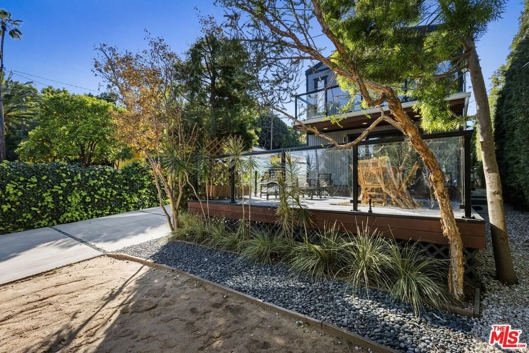 1057 N Avenue 49 - Photo 6 of 47