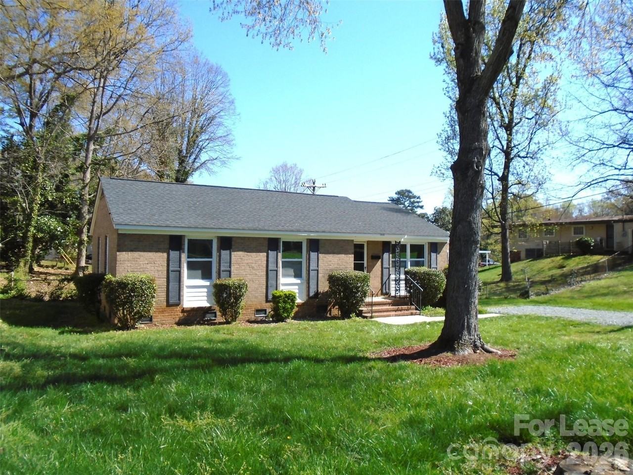 1014 Penrose Ln - Photo 2 of 16