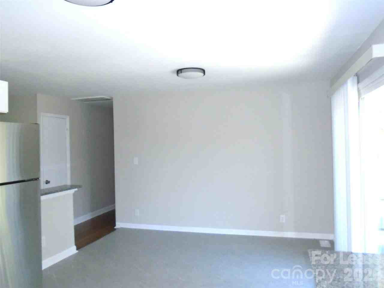 1014 Penrose Ln - Photo 5 of 16