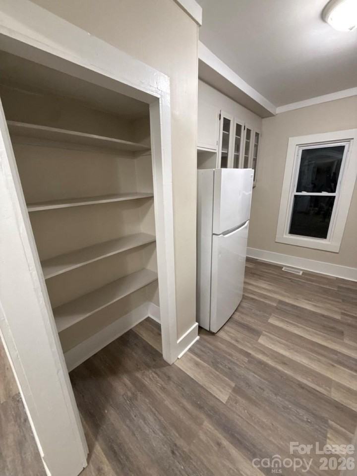 709 E Front St - Photo 4 of 12