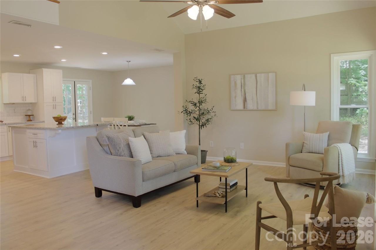 2520 Faircroft Way - Photo 3 of 22