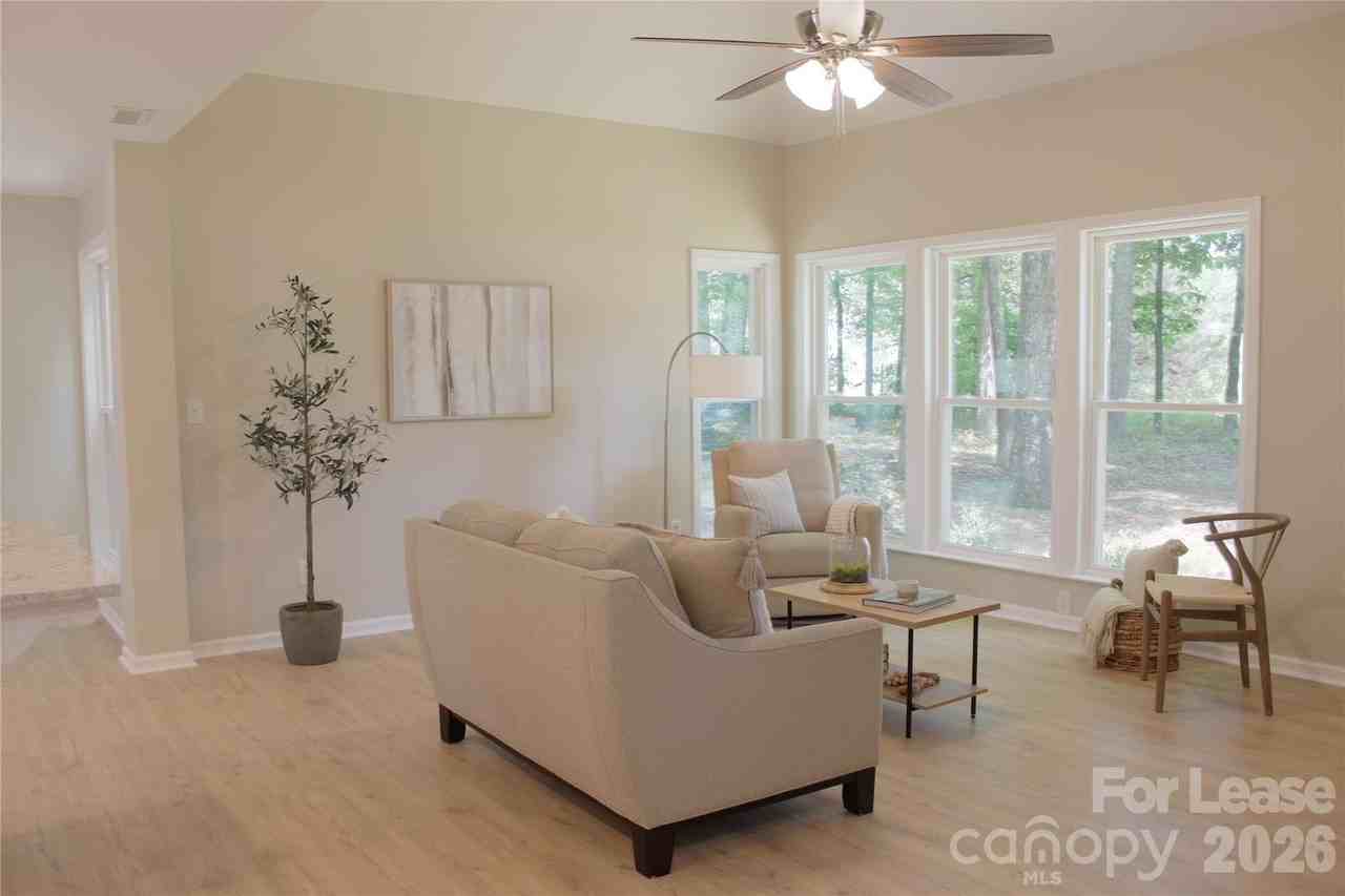 2520 Faircroft Way - Photo 4 of 22