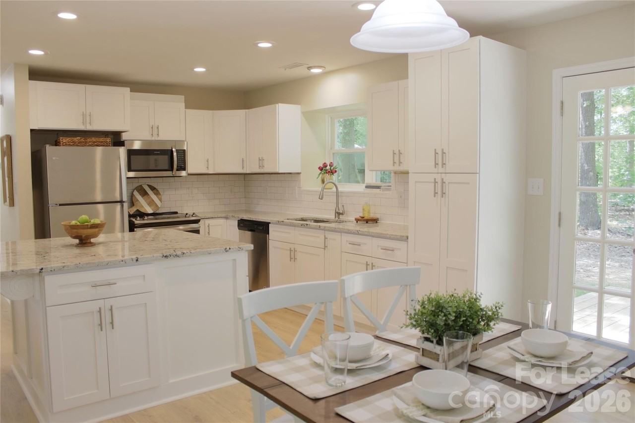 2520 Faircroft Way - Photo 5 of 22