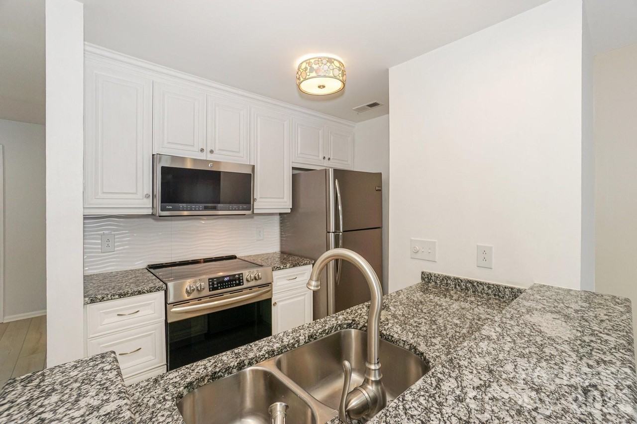 368 Northwest Dr - Photo 5 of 28