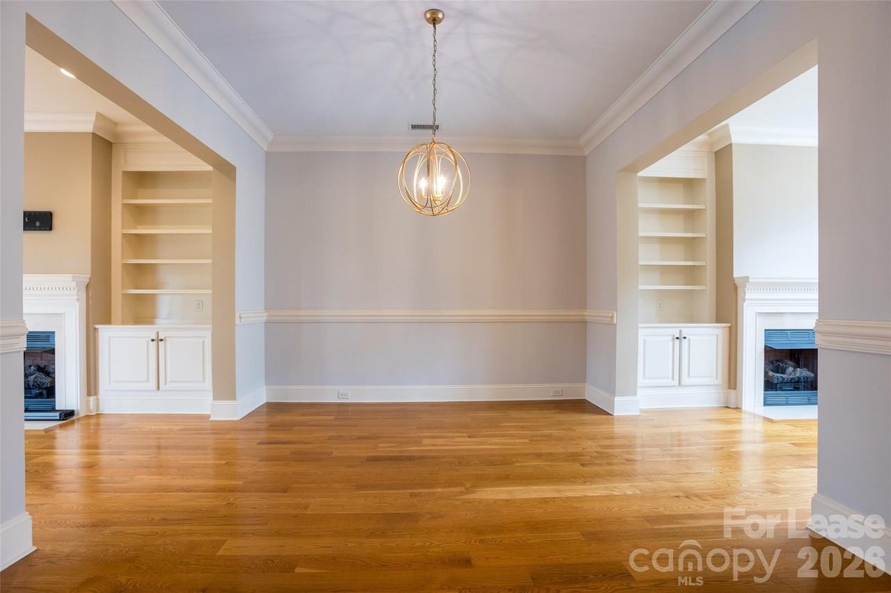 1031 Oriole St - Photo 4 of 27