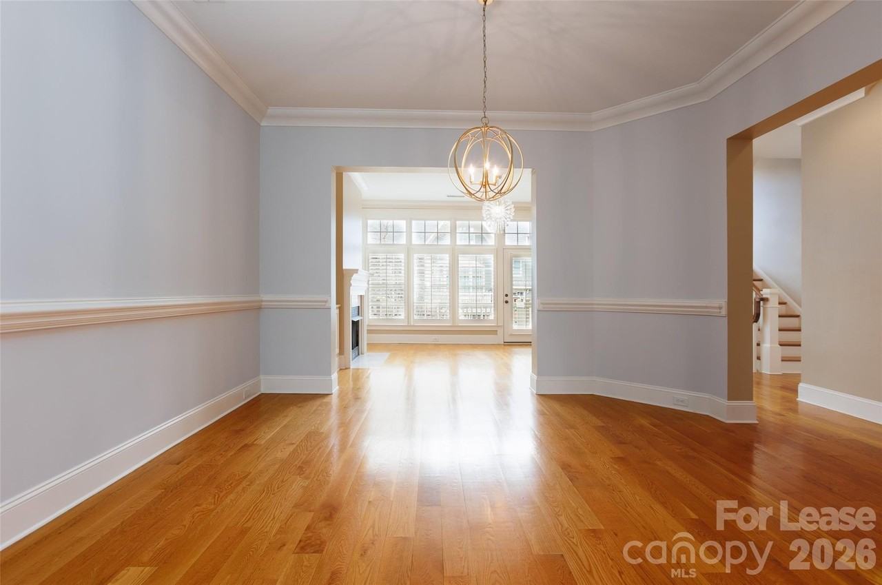 1031 Oriole St - Photo 5 of 27