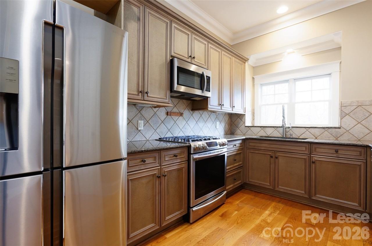 1031 Oriole St - Photo 6 of 27