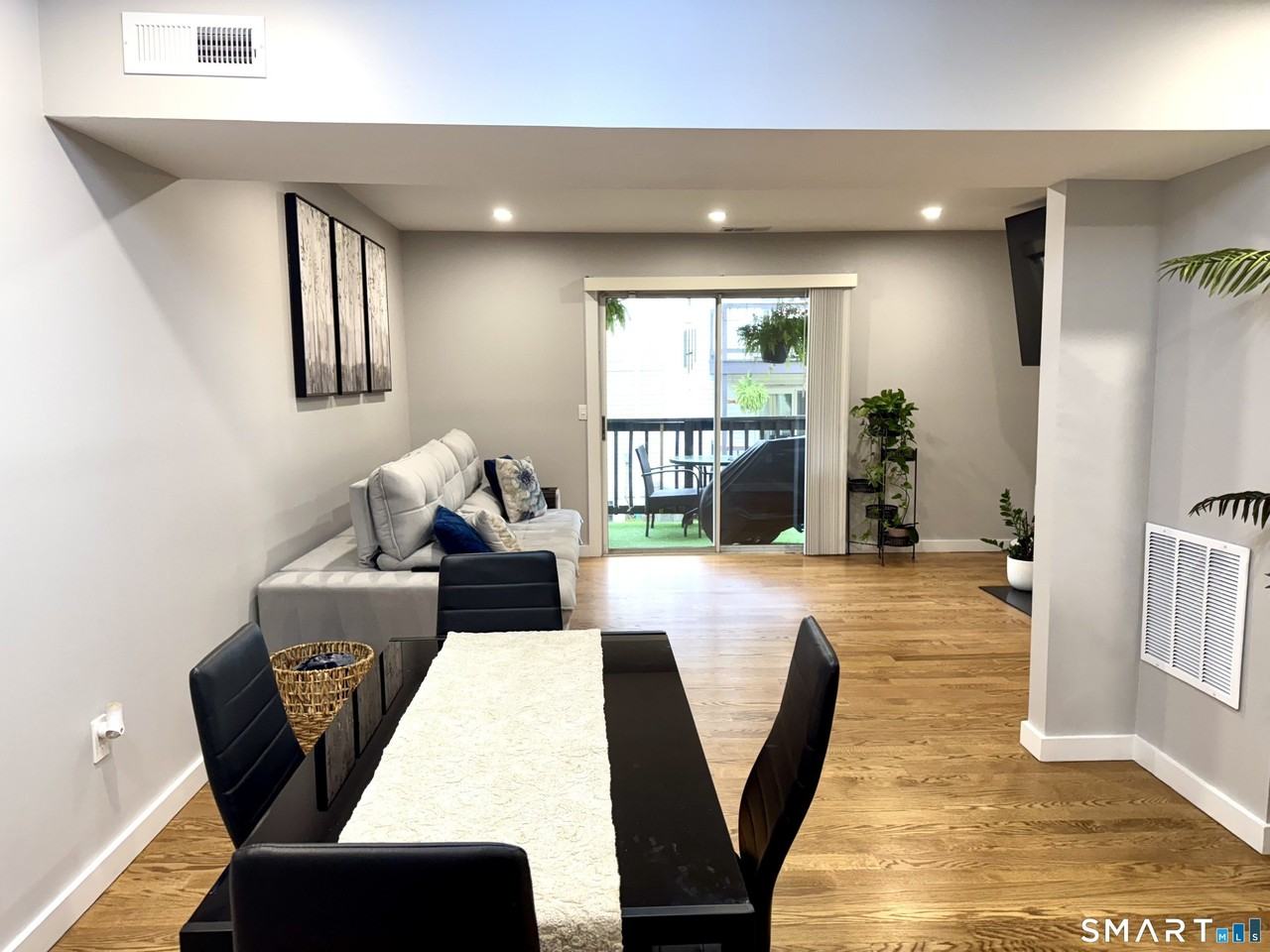 25 Padanaram Rd Apt 63 - Photo 4 of 29