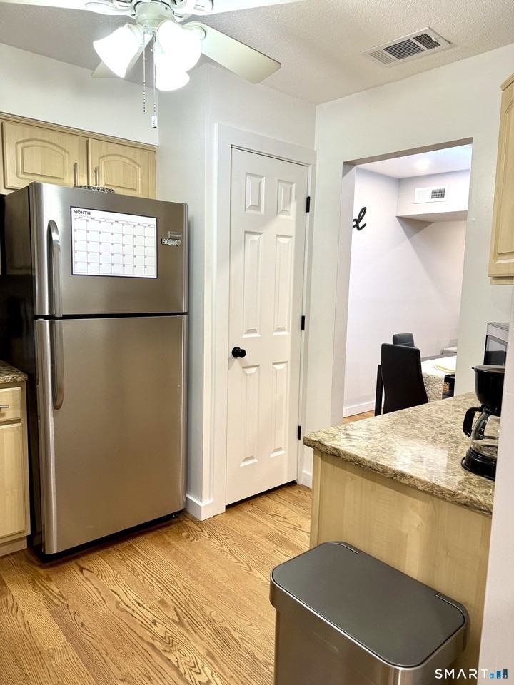 25 Padanaram Rd Apt 63 - Photo 6 of 29