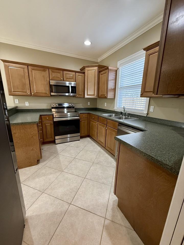 70 Jakes Way - Photo 3 of 9