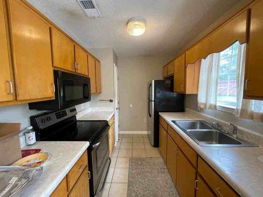 487 Woodlawn Rd - Photo 4 of 15