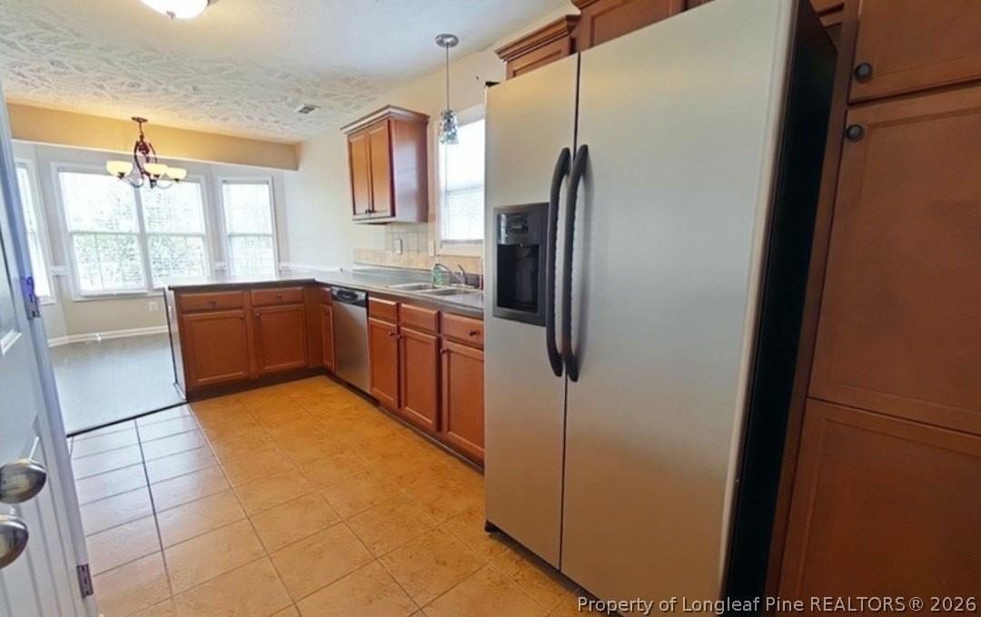 472 Collinwood Dr - Photo 4 of 12