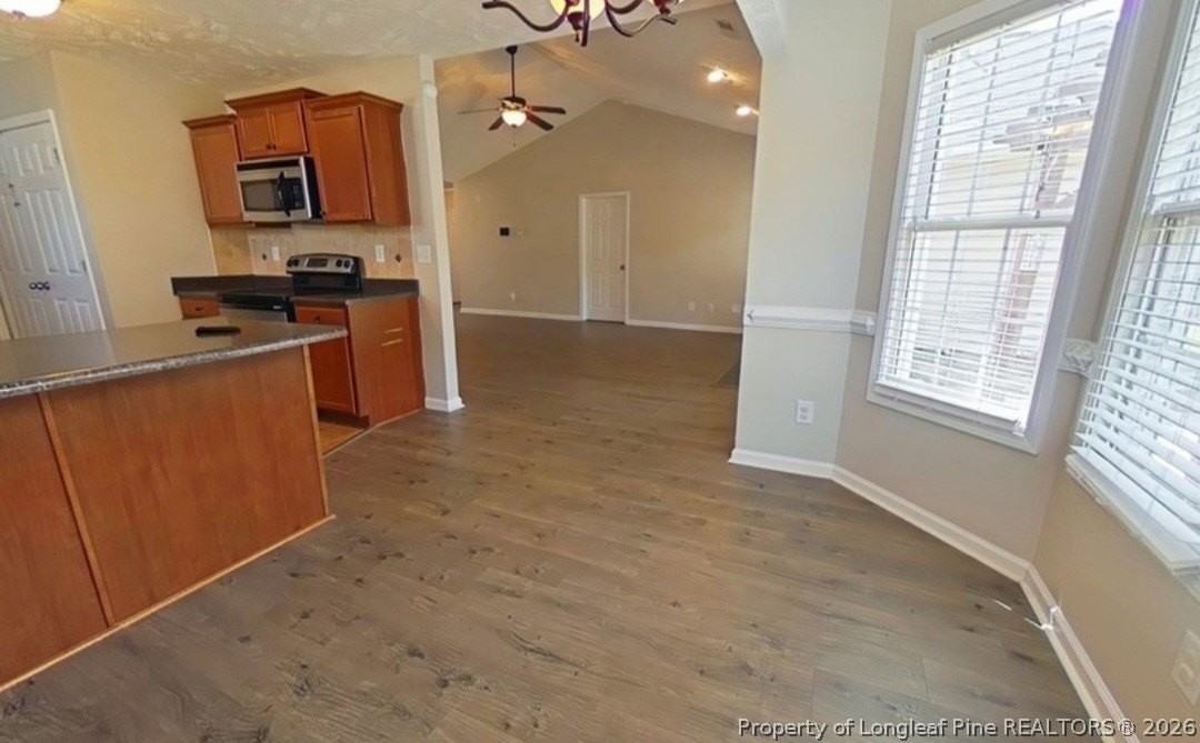 472 Collinwood Dr - Photo 5 of 12