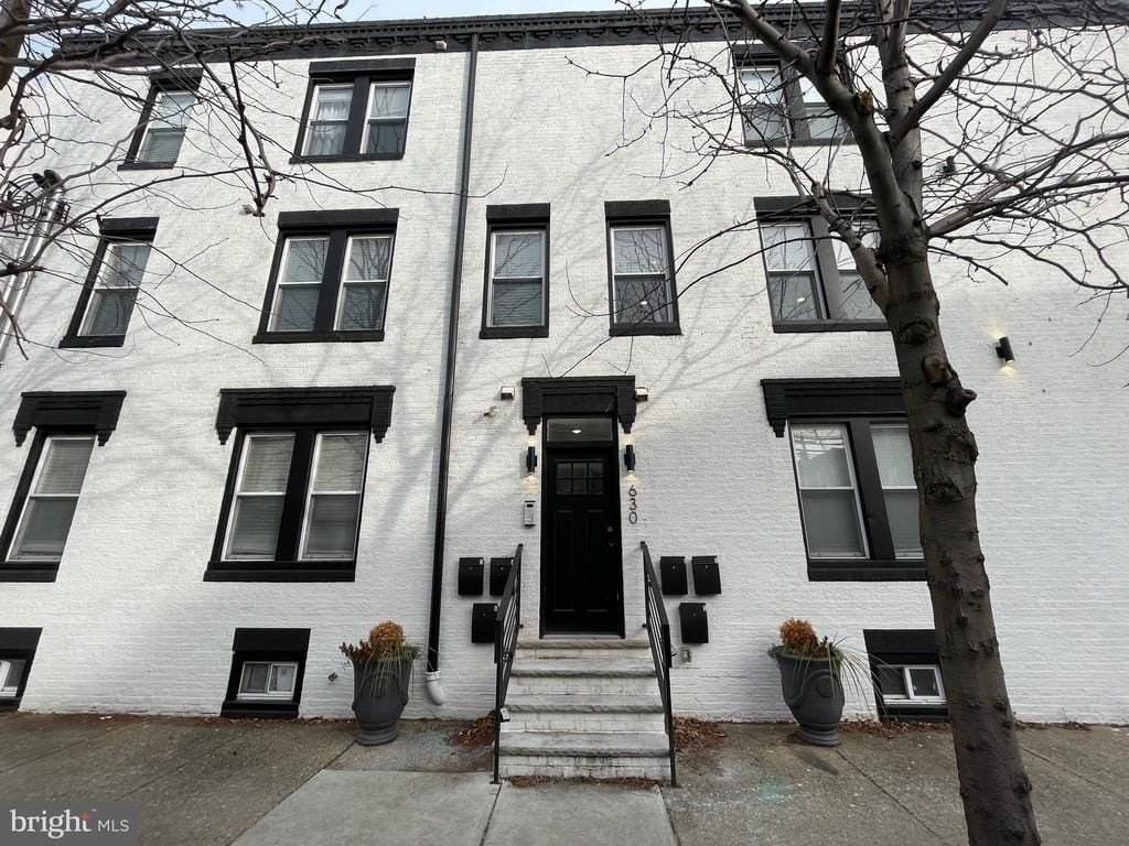 630 S 19th St #2R - Photo 2 of 8