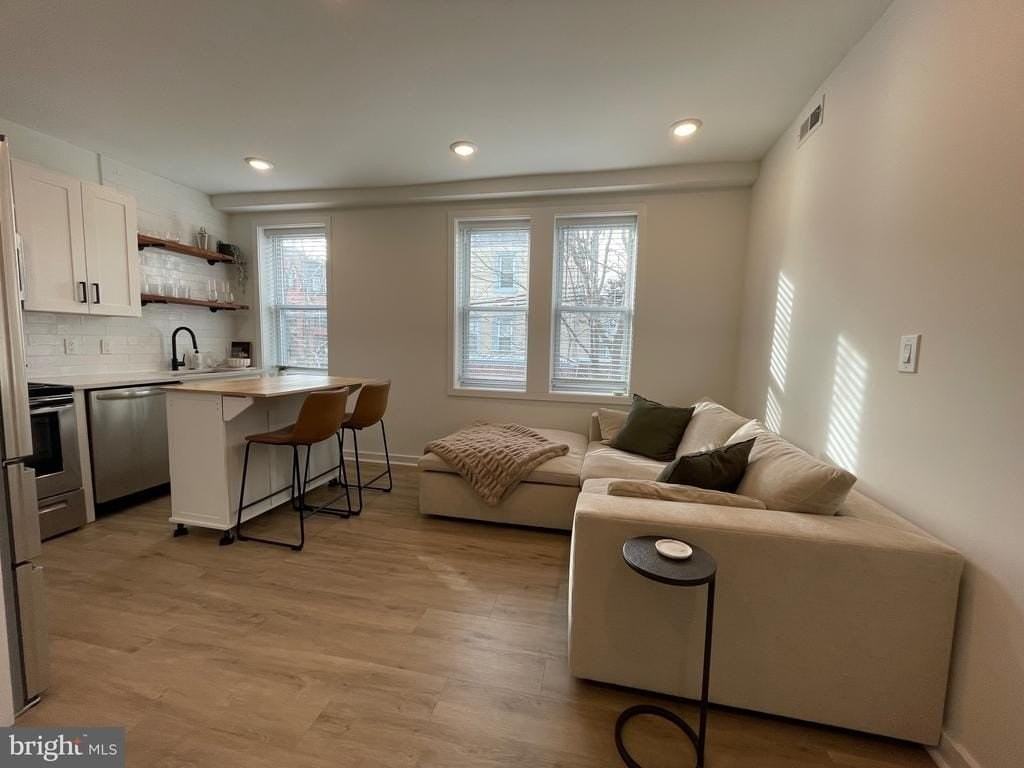 630 S 19th St #2R - Photo 3 of 8