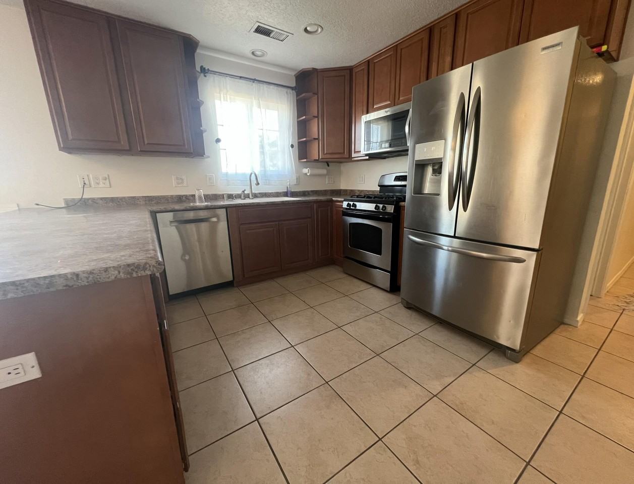 6116 Cloudcroft Rd Nw - Photo 4 of 13