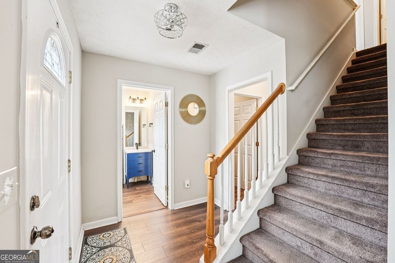 12203 Crestwood Ct - Photo 2 of 15