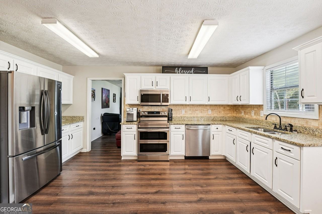 12203 Crestwood Ct - Photo 4 of 15